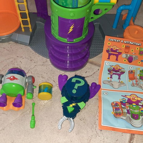 Super Things Kazoom Lab Battle SuperZings used, missing Enigma and Professor K figures