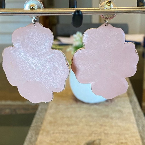 Flower fabric earrings embroidered with beads, new pink