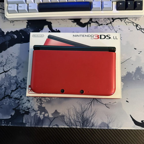 Nintendo 3DS XL червено и черно като нов с кутия и аксесоари