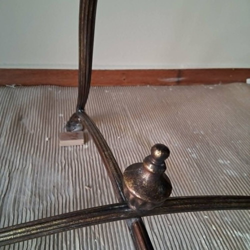 Rotunda table like new with heavy brass base and wooden top