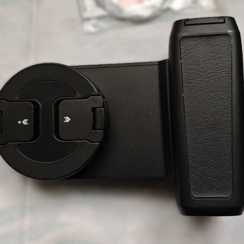 Magnetic Phone Grip and Selfie Tripod 2 in 1 with Remote New