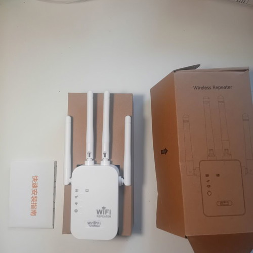 Wireless Repeater WiFi Extender 1200Mbps new with 4 external antennas