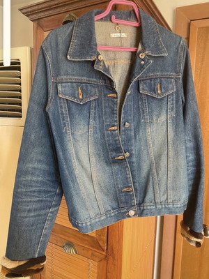 Italian denim jacket with detachable eco fur collar like new