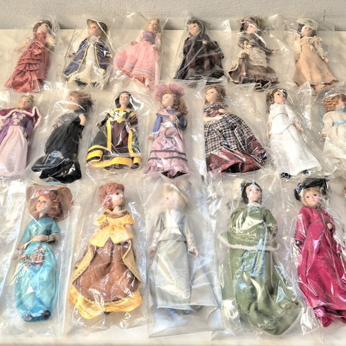Porcelain dolls new, set of 20