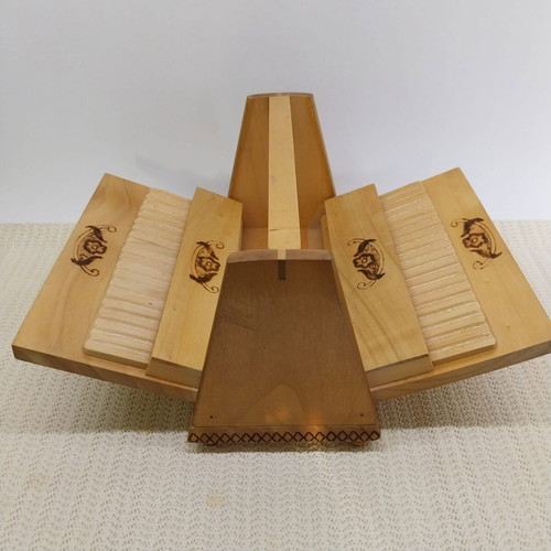 Wooden cigarette box with pyrography, vintage Bulgarian 1970s