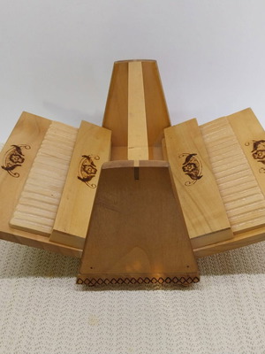 Wooden cigarette box with pyrography, vintage Bulgarian 1970s