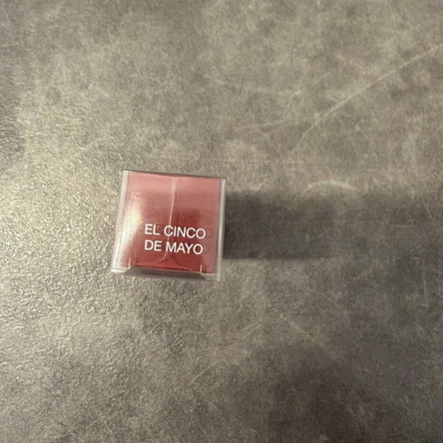 Huda Beauty Lipstick new