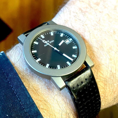 Titanium watch like new, black, 38mm with battery