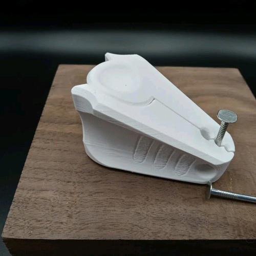Nail holder new for finger injury prevention