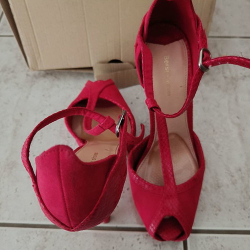 Coral high heels used in excellent condition size 36