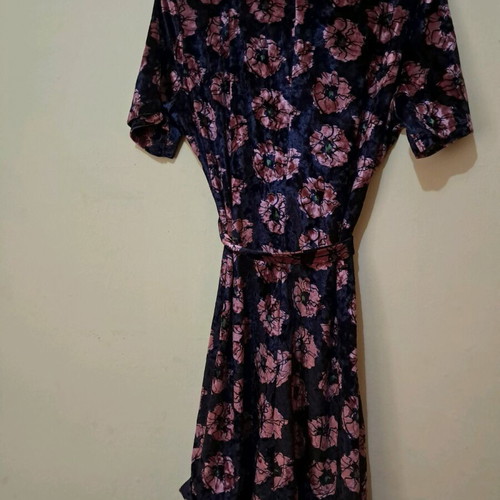 Pink Woman velvet dress used with multicolor flowers and belt