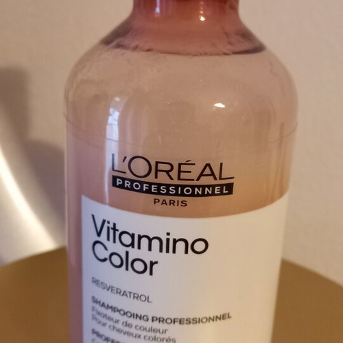 L'Oréal Professionnel Vitamino Color shampoo used for colored hair