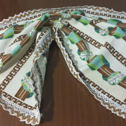 Handmade table runner like new, dimensions 0.65×0.37