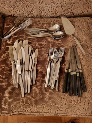 Cutlery like new with 6 retro knives