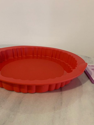 Tupperware silicone tart mold new