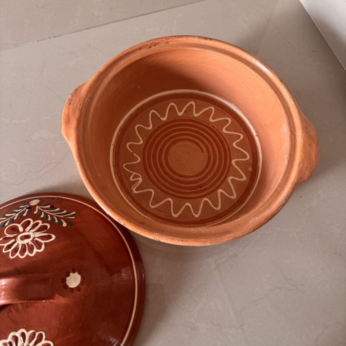 Handpainted Clay Casserole from Portugal like new