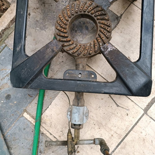 Single gas stove used, black tabletop burner