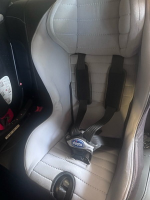 Chicco child car seat with adjustable recline used (no ISOFIX)