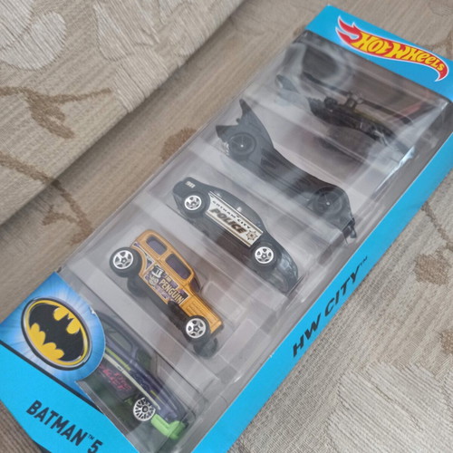 Hot Wheels Batman 5-Pack 2015 new sealed