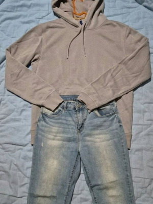 Σετ Μπεζ Φούτερ H&M και Ανοιχτόχρωμο Τζιν Vila σαν καινούργιο