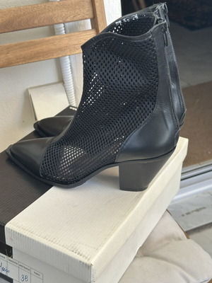 Ancle boots Vavoulas new, black, size 38