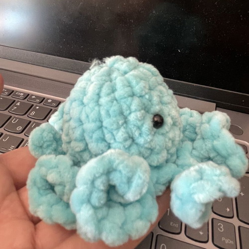Plushie octopus hand-knitted