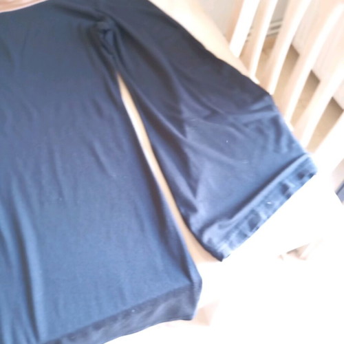 Dress with one sleeve and one shoulder exposed used, size L, black and gold