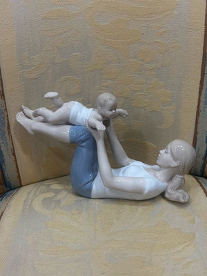 Πορσελάνινο μπιμπελό μητέρα με μωρό καινούργιο