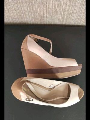 Bershka sandals size 40 like new, beige and brown