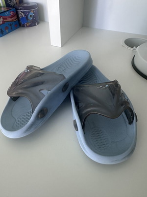 Arena kids' slippers size 26 used, turquoise
