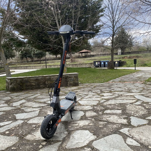 Kukirin G2 electric scooter