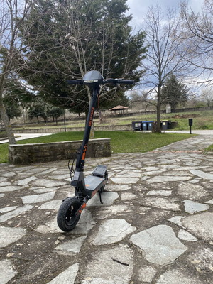 Kukirin G2 electric scooter