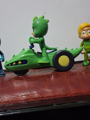 Σετ 3 φιγούρες PJ Masks με όχημα