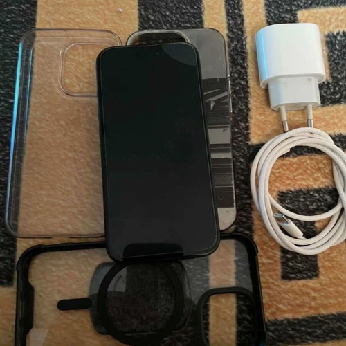 iPhone 15 black like new, 128GB, 20+ MP camera