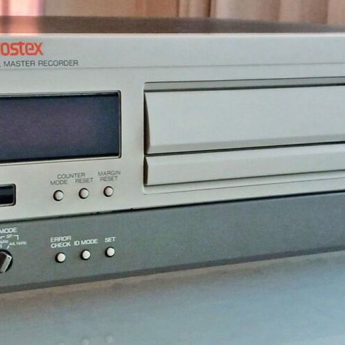 Fostex D5 Digital DAT Master Recorder like new
