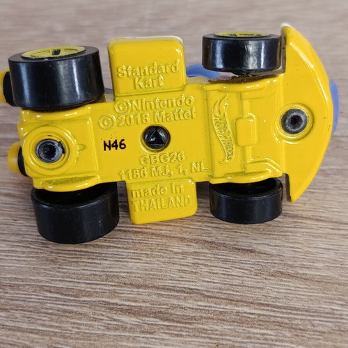 Nintendo Mario Kart Yoshi Hotwheels φιγούρα 2018 μεταχειρισμένη, σκούρο μπλε