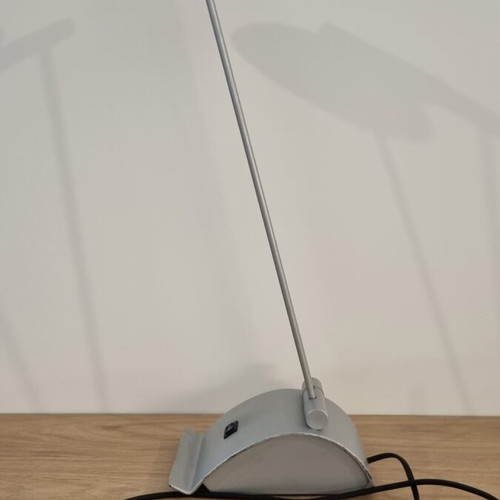 Desk lamp like new with 2 lighting levels and bulb