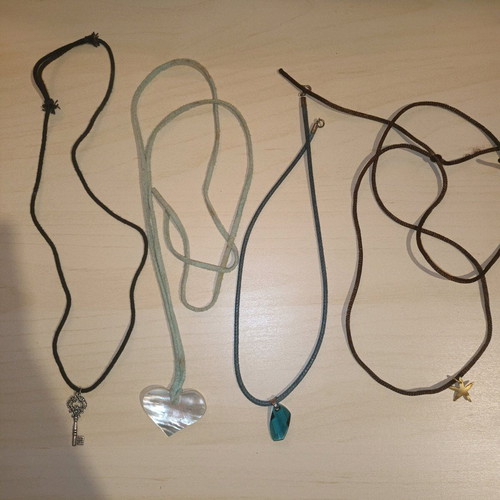 Necklaces like new, set of 6 pendants