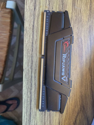 G.Skill Ripjaws V 4GB DDR4 3200MHz μνήμη RAM σαν καινούργιο