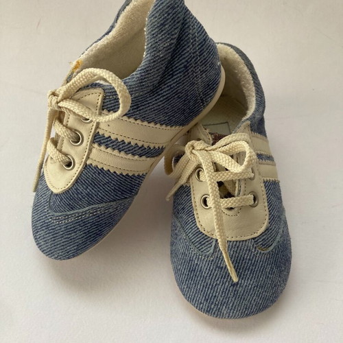 Babywalker sneakers size 21 like new, classic vintage style