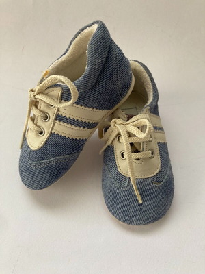 Babywalker sneakers size 21 like new, classic vintage style
