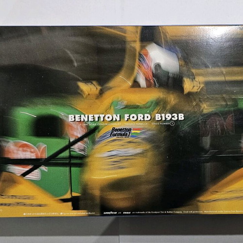 Benetton Ford B193B Formula 1 model kit like new, collectible