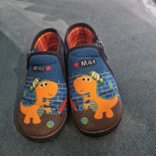 Children's anatomical slippers used, size 24