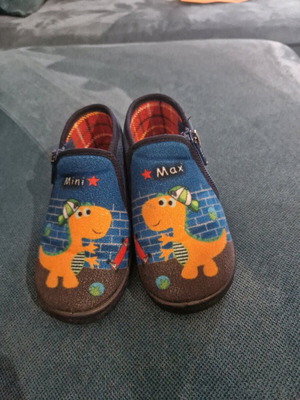 Children's anatomical slippers used, size 24