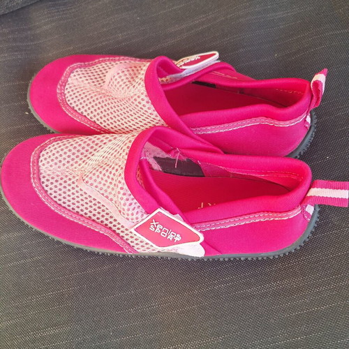 Xenios Sport fuchsia fabric beach shoes size 37 like new