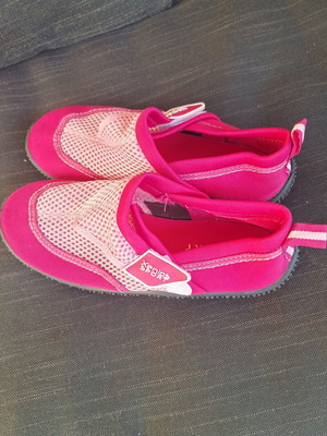 Xenios Sport fuchsia fabric beach shoes size 37 like new