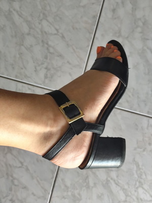 Black leather sandals size 38 used with block heel and gold buckle