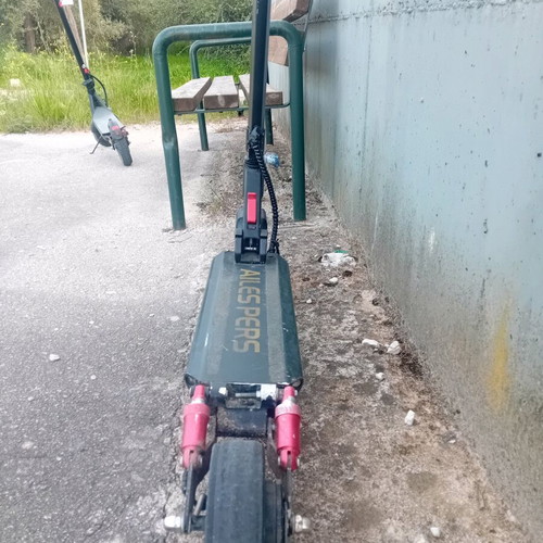 Electric scooter used with tubeless rear tire
