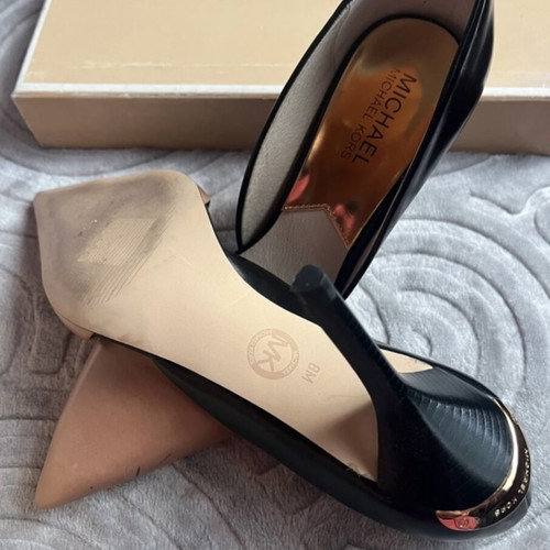 Michael Kors 8M pumps black and brown, lightly worn