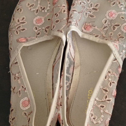 Migato women's espadrilles size 38 like new, beige floral embroidery
